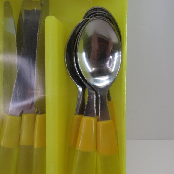 Flatware Set 24 Piece Yellow Lucite Handle and Stainless Steel w/Yellow Case New - Picture 6 of 8